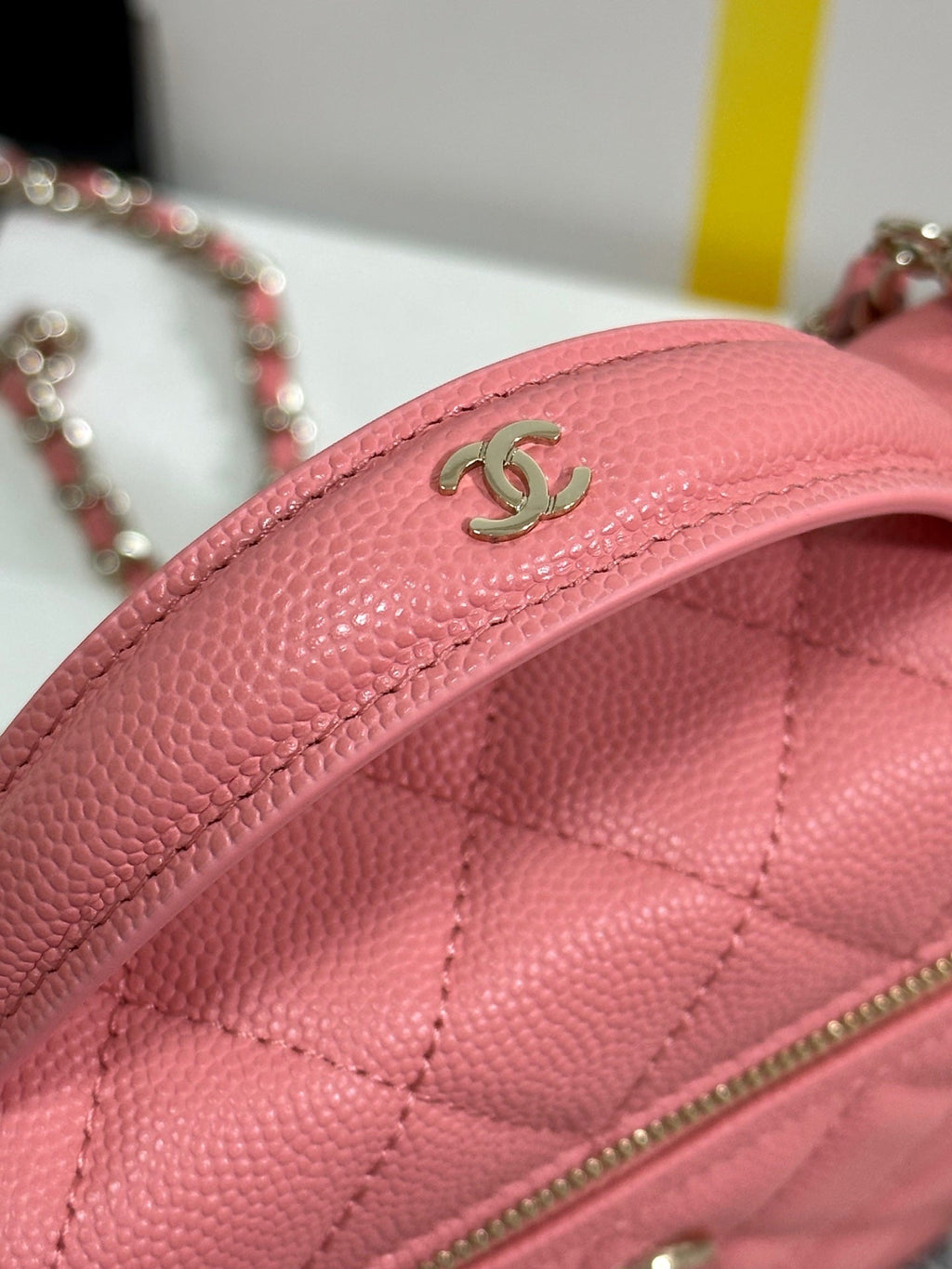VANITY CASE 19 IN CONTESSA PINK CALFSKIN GOLD-TONE METALLIC