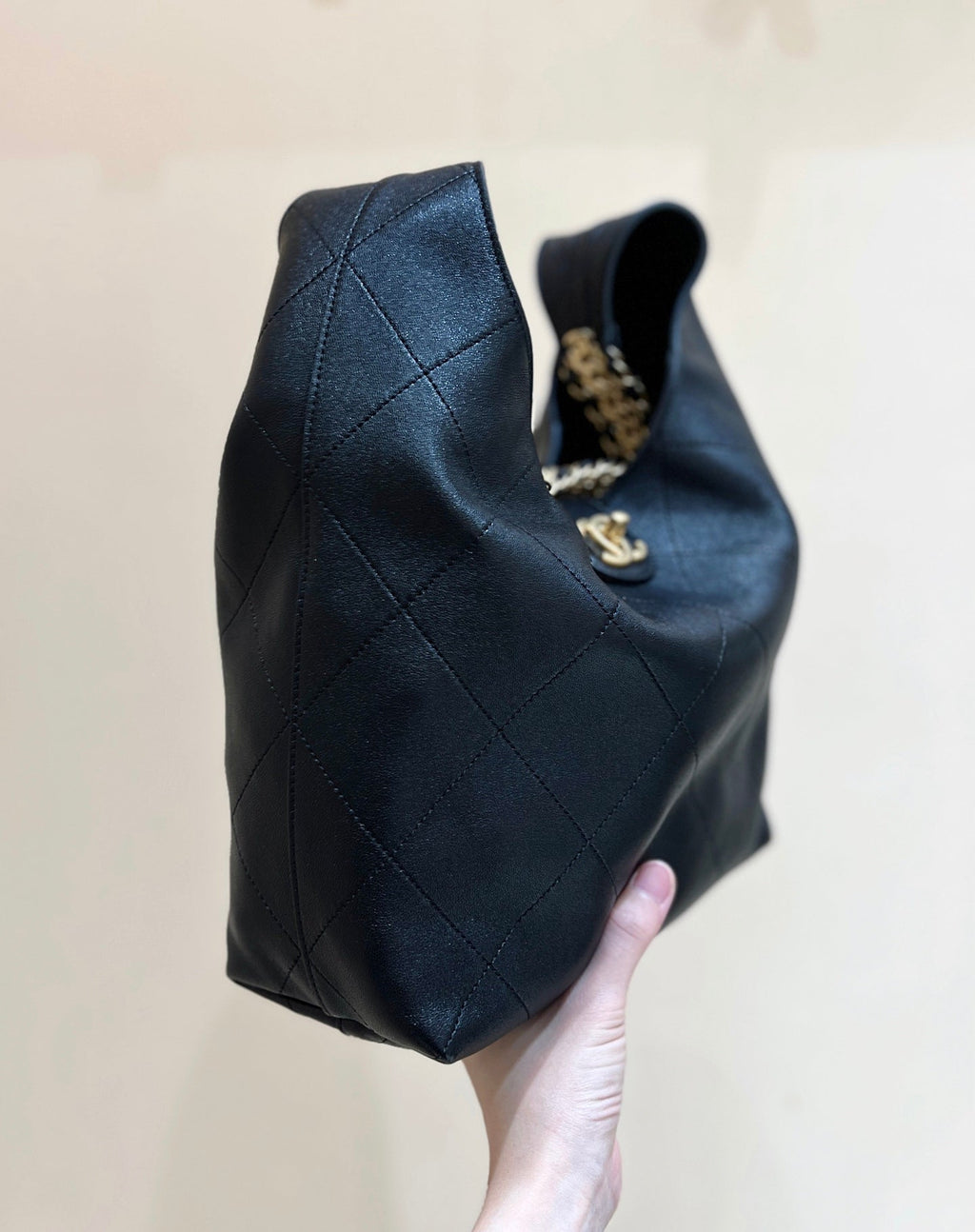 QUILTED LARGE HOBO BAG 35 IN BLACK LAMBSKIN GOLD HARDWARE